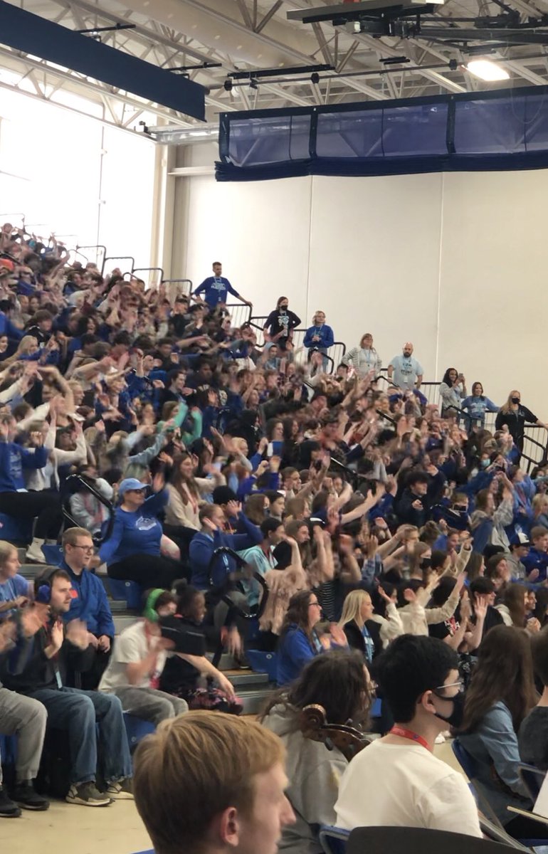 LZHSStudCo's tweet image. We did it! Through the internet crashing &amp;amp; the 🎤’s going in and out we pulled off an all school assembly and continued to spread smiles. Thanks to Ss and faculty for being a great audience. 🙏 to all those that performed today. #WeAreLZ #WeHadFun  
@ErinDeLuga @LZHSBEARS