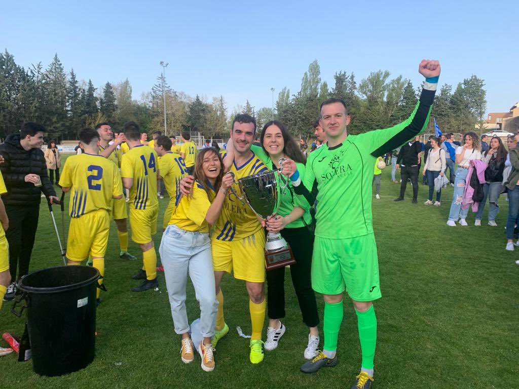 padilla274's tweet photo. ¡CAMPEONES DE COPA! 🏆 @cdamigo Increíbles momentos, ambiente y afición. ¡Viva el fútbol! #CopaIMQ @fedfutnavarra https://t.co/4TWmaANlCs
