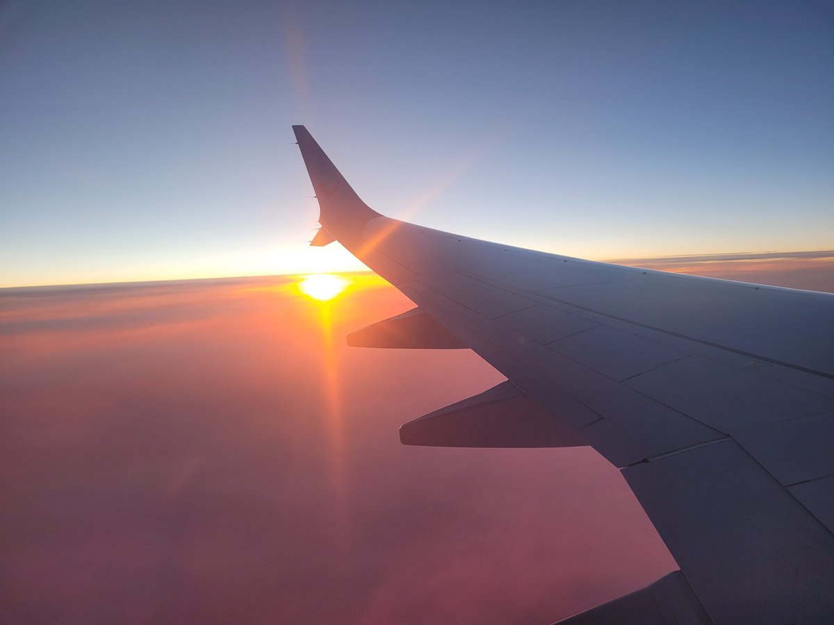 MarieMCMx's tweet photo. @TUINederland Middels deze tweet wil ik graag de bemanning op vlucht OR1611, op 12/4 vanuit Lanzarote, bedanken voor hun betrokkenheid bij mijn vader #Suikerspiegel #TeLaag en bij de mevr. voor ons #Ziek Met name Melissa en Annika! 👏💐 https://t.co/pltrdZkeYa
