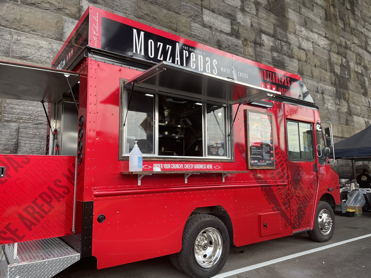 MozzArepas_'s tweet image. Pull up corner of 135th &amp;amp; 12th Ave NYC 
Serving 4pm-10pm #mozzarepas #arepas #uptown