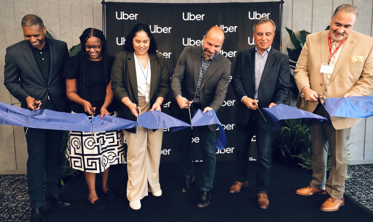 Excited to cut the ribbon on our brand new 1500 seat <a href="/Uber/">Uber</a> office in NYC with @theRevAl <a href="/joinpursuit/">Pursuit</a> + other NYC leaders!