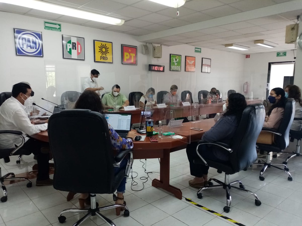 INEYucatan's tweet photo. El #04ConsejoDistrital del @INEYucatan concluyó el proceso de #RevocaciónDeMandato. En sesión, se presentaron los informes sobre la conclusión de diversos procedimientos, y donde las y los integrantes de dicho Consejo expresaron la calidad del trabajo realizado. #INE #Yucatán https://t.co/GIdl8Ezk24