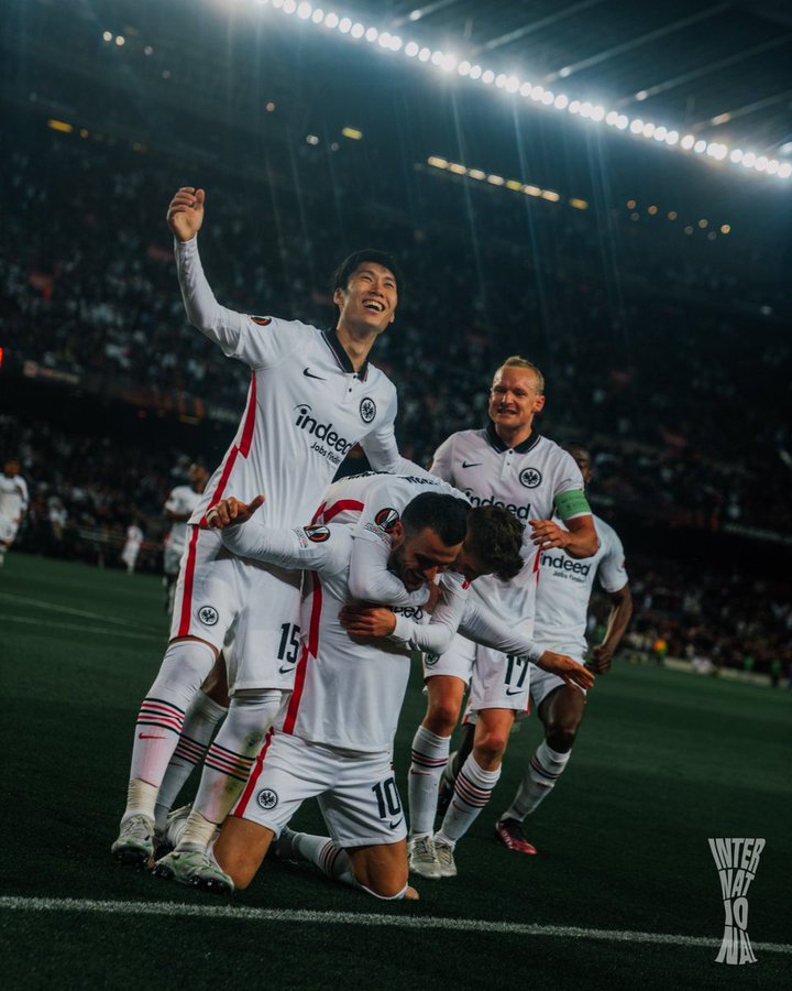 フランクフルトが優勝候補バルサに敵地で衝撃の３発勝利 ベスト４進出 鎌田大地は１アシスト El準々決勝 サッカーダイジェストweb