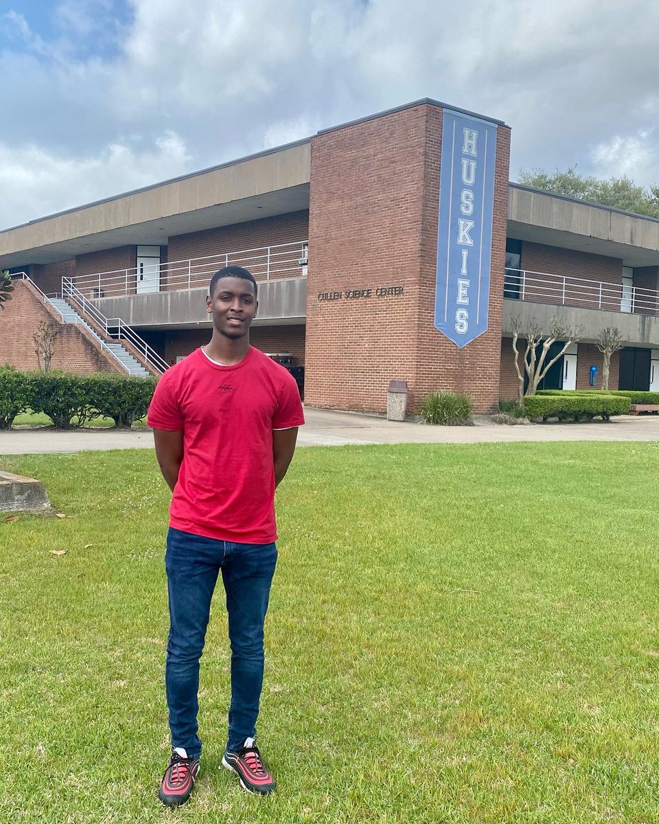 HCUEngineering's tweet photo. @hbucose would like to highlight two of our COSE huskies, Ryan Barnes and Darius Gatson. Congratulations to the both of them on being selected to speak at the ASEE regional meeting! 👏🏽 https://t.co/l8OstpwEvE