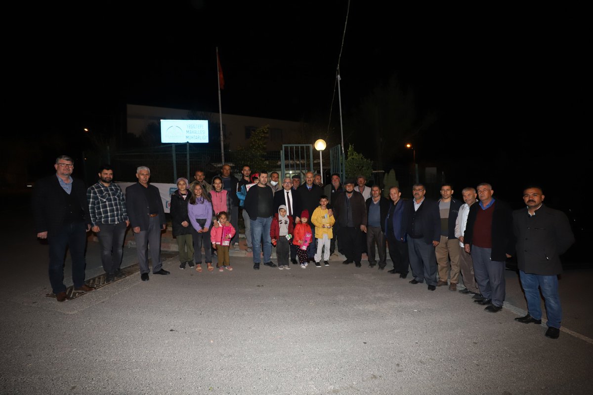 "Muhabbet yürekte bir ateştir; gönülde mâsivâ bırakmaz, yakar."

Teravih namazı sonrası İlçe Başkanımız Şahin Avşaroğlu ile birlikte Yeşiltepe mahallemizde hemşehrilerimizle sıcak çay eşliğinde sohbet ettik.

#Ramazan akşamının muhabbetini güzel insanlarla paylaşmak gibisi yok.🤗