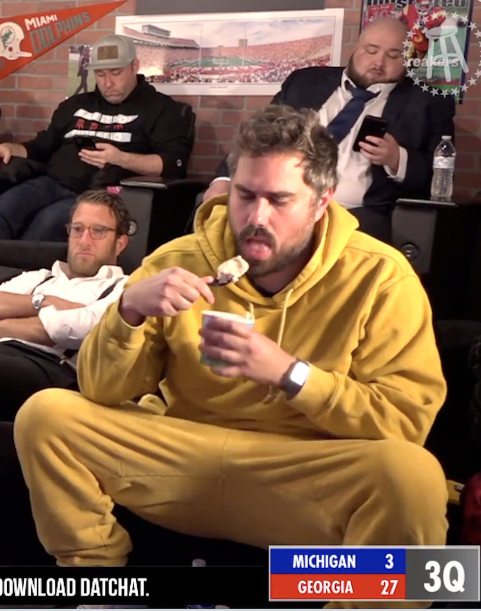 BlooperBraves's tweet photo. folks will really call me fat and look like this: https://t.co/VGHBtfPmyq