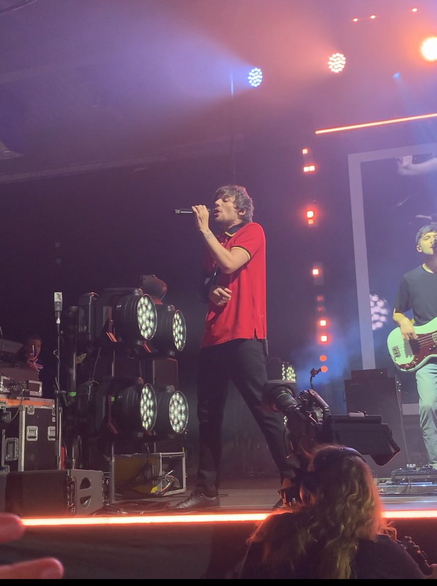 TeamLouisNews's tweet photo. More of Louis performing tonight! 
We love him in red. 🥰

#LTWT  #LTWTPoznan 

© higoldenlou https://t.co/vRuEpXFt85