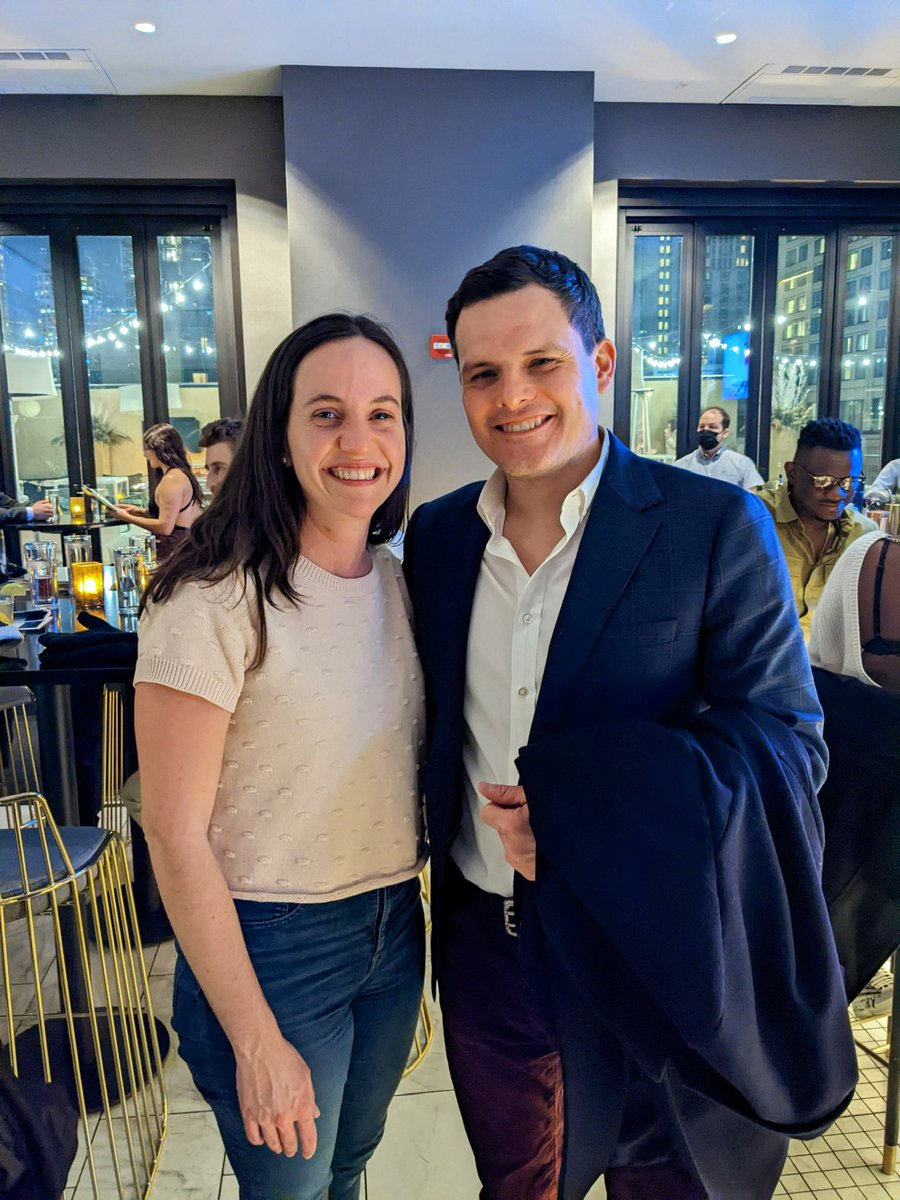 julesbudools's tweet photo. Now that I’ve emotionally recovered from running into @DanPonceTV (took me 2 months), I would like to remind him that the offer still stands to sing at my wedding! April 23, Eris Cider House in Chicago, 5pm. @OtherGuys are performing as well so your back up will be very strong! https://t.co/2dzWBT527k