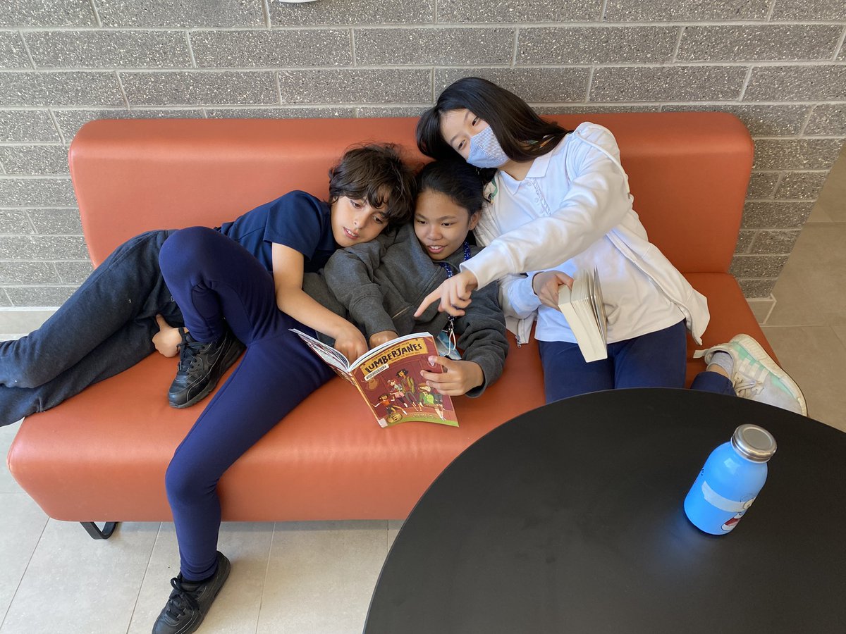 coliveira_02's tweet photo. Our leader for the day brought us over to our neighbours, Canoe Landing Rec Centre for reading and then to the Makerspace to explore some gadgets. It was a good day 😊@BishopMacTCDSB https://t.co/Lze7ot5lMO