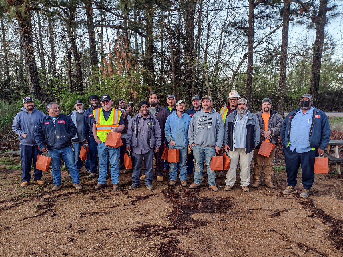 Mem_StoneGravel's tweet photo. Huddle up! This morning, our team gathered 'round for #NationalWorkZoneAwarenessWeek. We reminded ourselves that Work Zone Awareness isn’t exclusive to the roads. Those safety principles involving motoring equipment are at our plants, too. #LifeSafeWorkSafe #NWZAW https://t.co/qw3cslCAqy