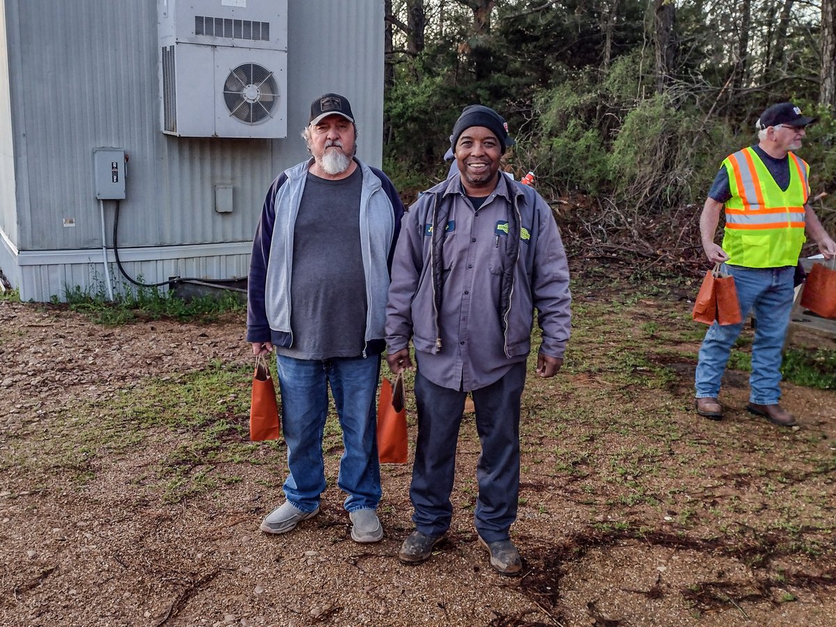 Mem_StoneGravel's tweet photo. Huddle up! This morning, our team gathered 'round for #NationalWorkZoneAwarenessWeek. We reminded ourselves that Work Zone Awareness isn’t exclusive to the roads. Those safety principles involving motoring equipment are at our plants, too. #LifeSafeWorkSafe #NWZAW https://t.co/qw3cslCAqy