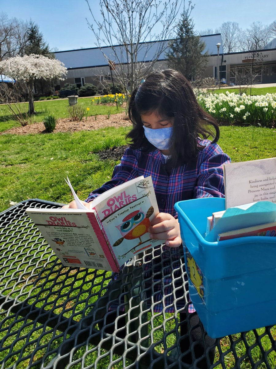 2ndViola's tweet photo. Taking advantage of a beautiful day in our beautiful Butterfly Garden. @ViolaAchieves https://t.co/tXyVJUunPS