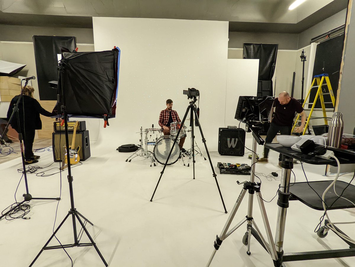 deepshademusic's tweet photo. ๐ธExcited to share some Behind the scene shots from our latest videoshoot! #LifeIsBeauty
New Single - OUT Fri 29th April ๐ฅ๐ฅ
Big thanks to Stacey from @SquiddleInk for filming this incredible video! https://t.co/5eBVtK5pTe ๐ฝ
#musicvideo #newmusic #psychrock #stonerrock https://t.co/Nx9xfLxpIO