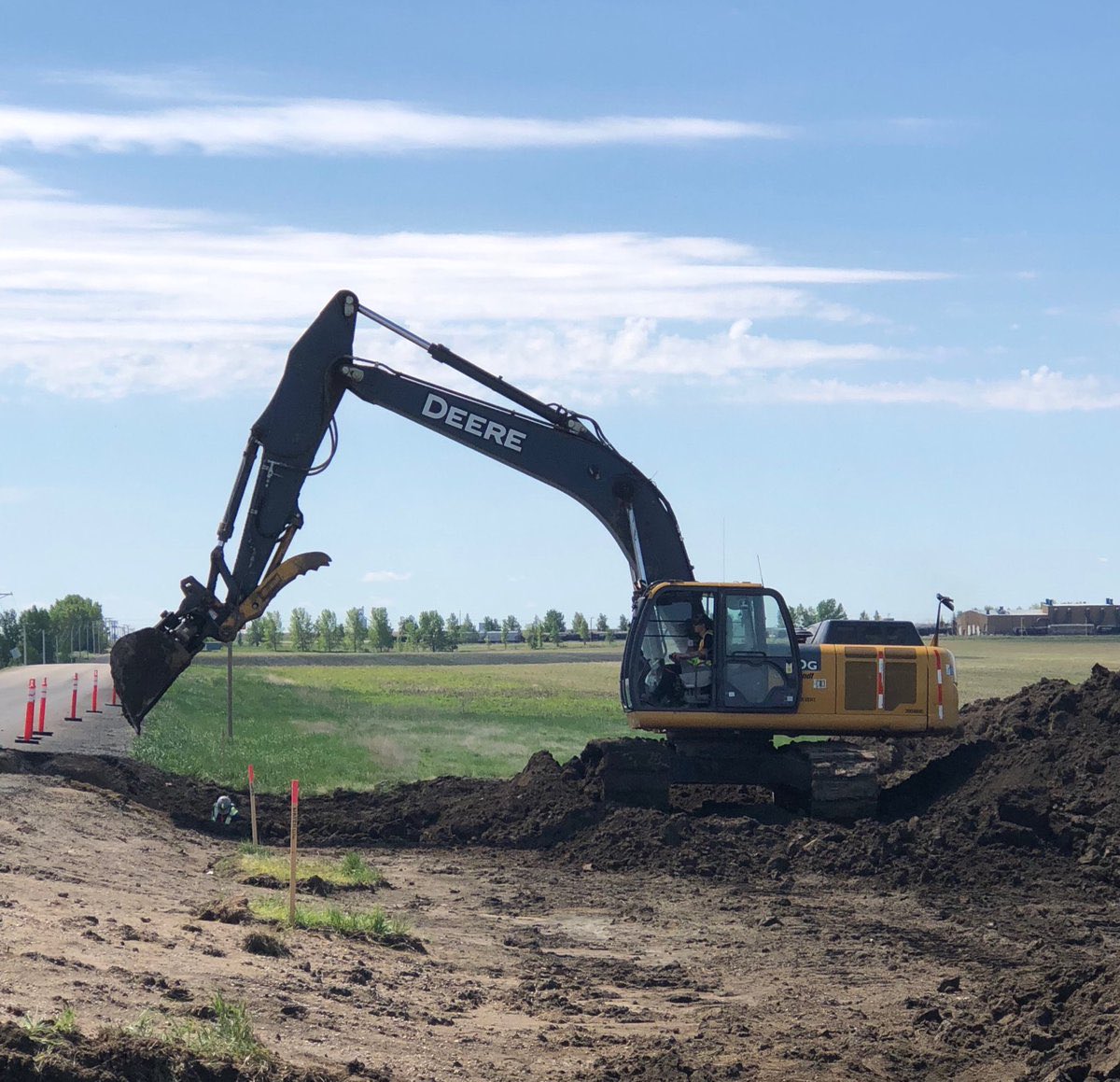 reginabypass's tweet photo. #TBT  building a new road in July 2018 #oneprojectoneteam @VINCIConcess @GrahamBuilds @CarmacksLtd @ParsonsCorp @SKGovHwyHotline @FraserStrategy https://t.co/9xzmJlolZi
