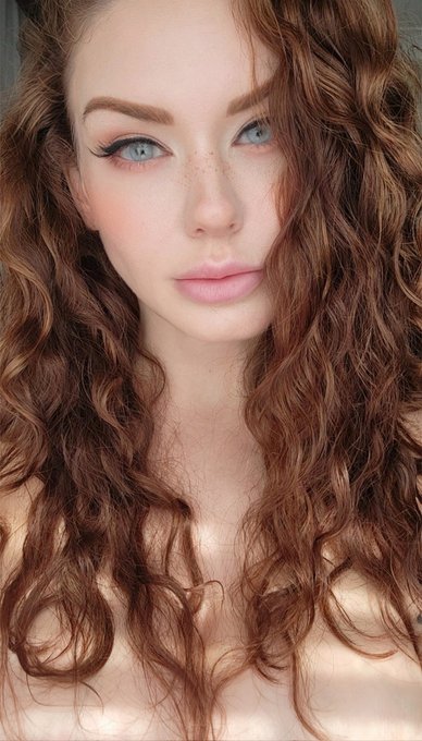 Rocking the natural curls today on Twitch 😄 Stop by and say hi! https://t.co/Pmv7tSetJb https://t.co