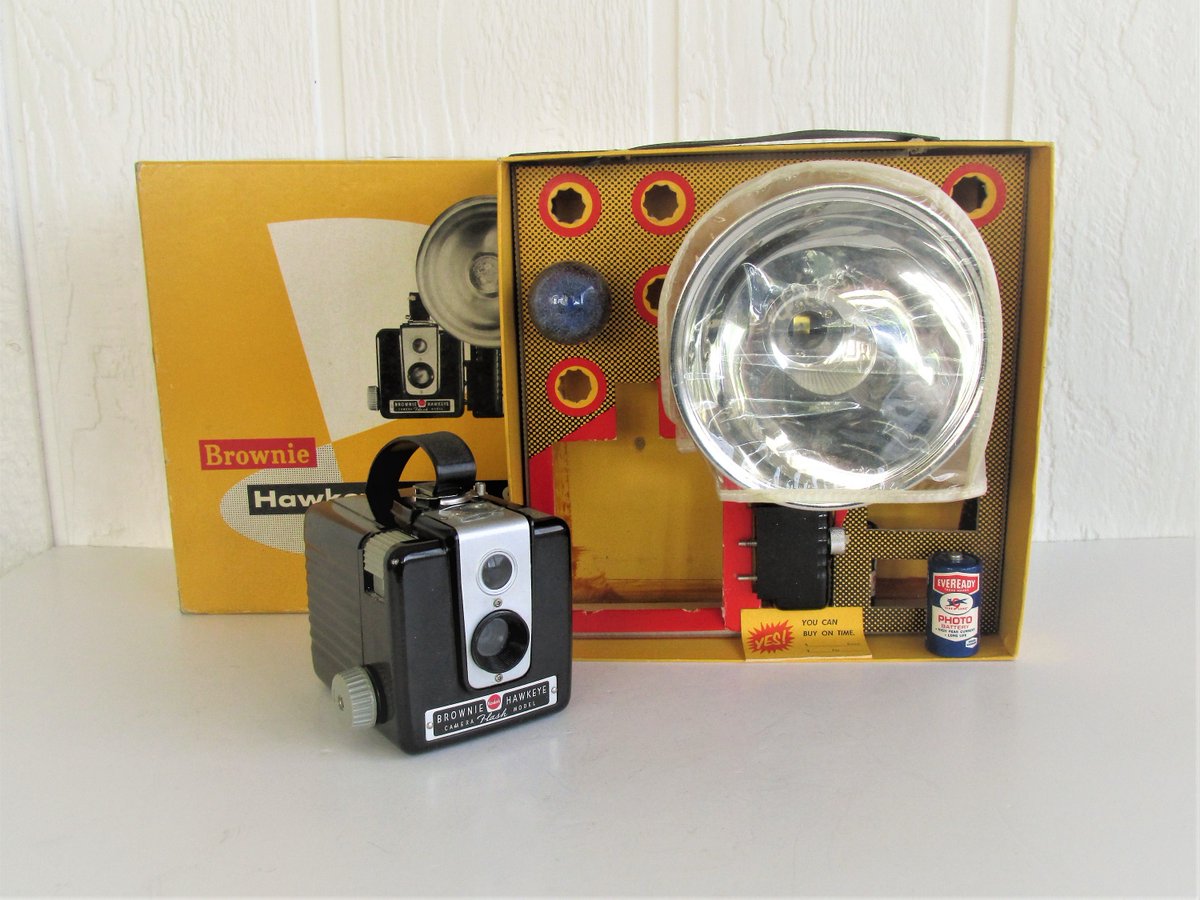 RollingHillsVin's tweet photo. Vintage Kodak Brownie Hawkeye Camera with Flash Attachment, Original Box, Bakelite https://t.co/hfN57SxLkm #black #blackbakelite #kodakcamera #browniehawkeye #flashphotography #retro #photoprop #1950scamera #flashcamera #rollinghillsvintage #etsyseller https://t.co/C2XLD3BD85