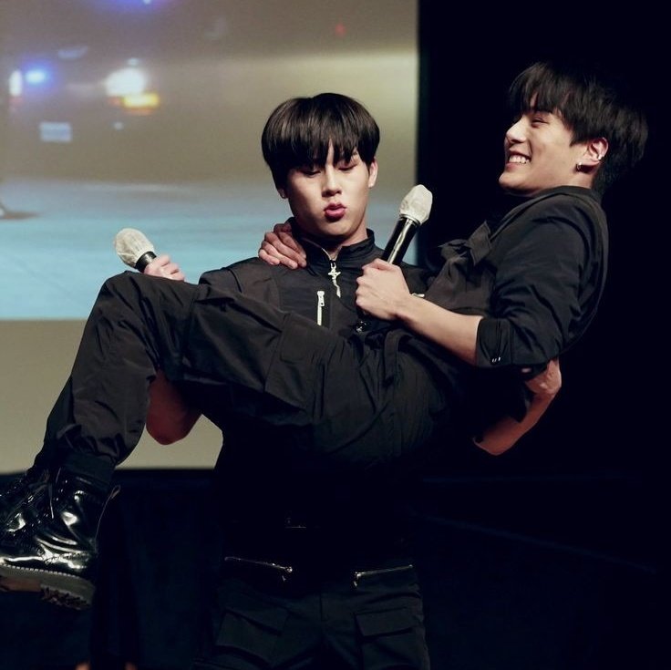 minyunwoo20's tweet photo. #MINHYUK looks like a baby when one of the members holds him as a cute baby 😣💙

WITH                                  WITH #JOOHONEY                    #KIHYUN https://t.co/r4LakaKoPh
