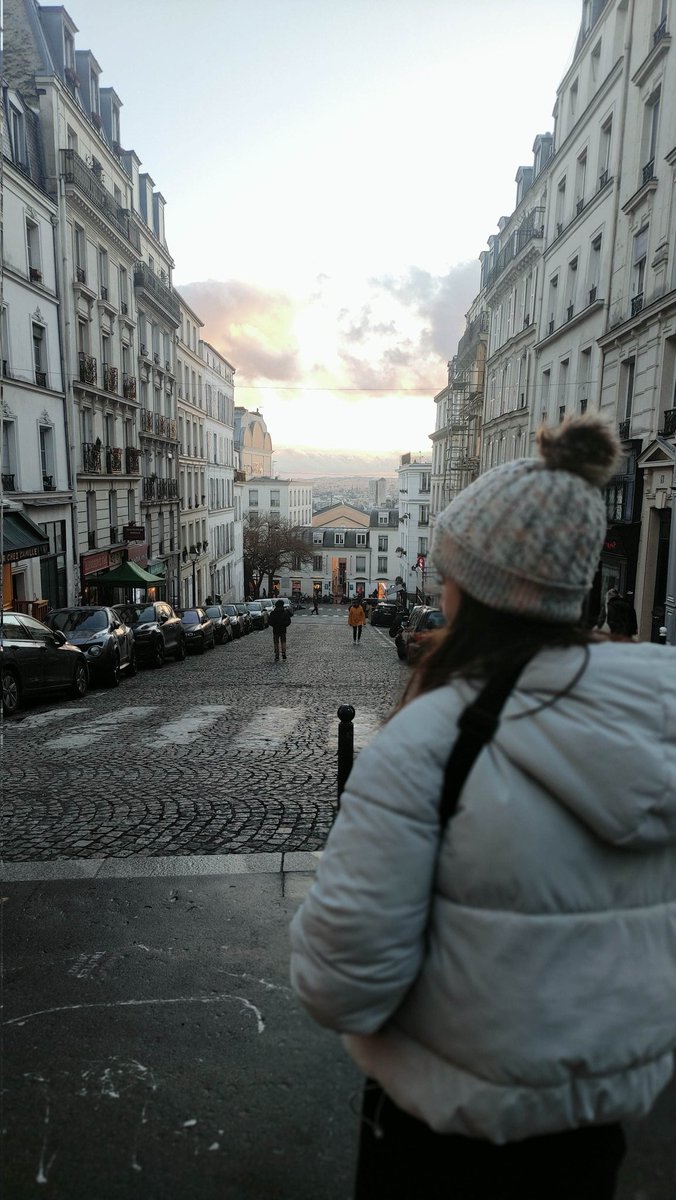 goonielor's tweet photo. Bueno, pues... Ya lo puedo decir.

Hace dos meses, en París, después de doce años de relación, le pedí matrimonio a mi pareja.

Dijo que sí.

Nos casamos.

Siempre he estado enamorado de ella.

Jamás creí que podía ser tan feliz.

Quería compartir esto con vosotros. https://t.co/6Ofcvtnl8U
