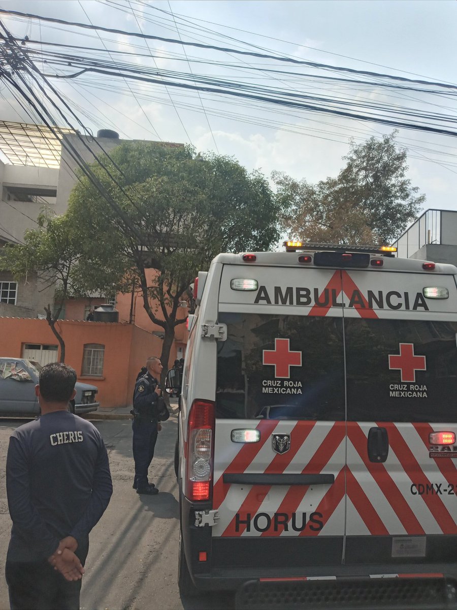 alfalfa40's tweet photo. #ULTIMOMINUTO fuerte balancear en #Azcapotzalco en la calle San Mateo y Santo domingo en la Col San Mateo hay varios vehículos involucrados servicios de emergencia ya laboran en el lugar @WRADIOMexico @Foro_TV @AzcapotzalcoMx @UCS_GCDMX @SSC_CDMX https://t.co/Rjist3FNdc