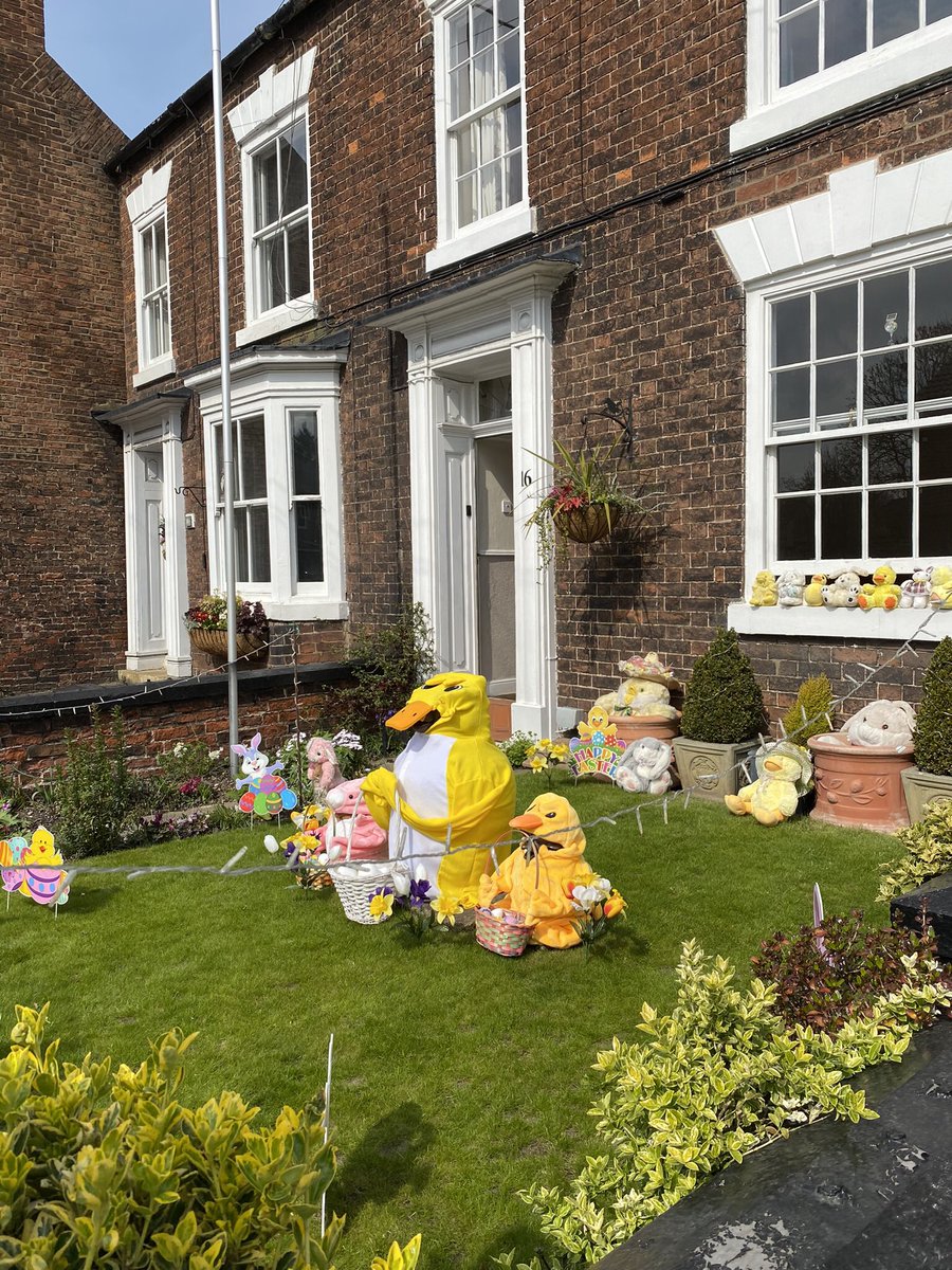 owl_upon's tweet photo. Happy Easter from all at the Owl House! The owls are dressed to take part in an egg hunt this year. Little fairy owl is dressed as the Easter bunny and hopes to see some of her fans over the holidays. Have a lovely time… #bartonuponhumberNorthLincolnshire

🐣🦉🦉🐥🕊 x x x https://t.co/F0MY71aVA0