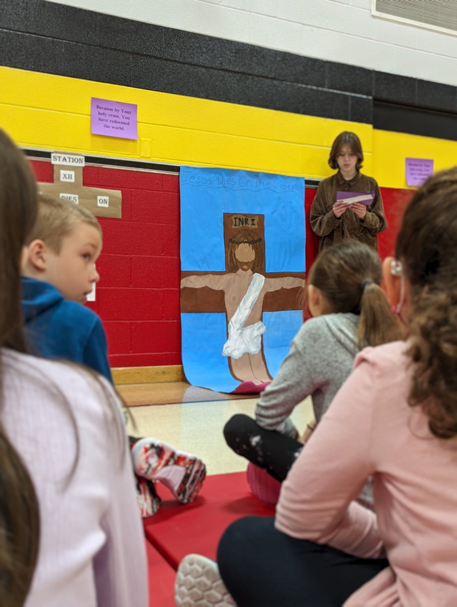 MrBellSJP2's tweet photo. Taking our Lenten journey together. Great job volunteers and all the classes who put this together. https://t.co/psDicFv7q2