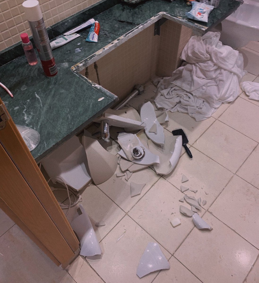 rompí el lavabo pero no importa, hay uma historia que contar