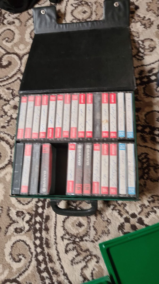 متوفر عندي هذه الاشرطه لمن اراد الاستفاده منها وتفريغها على سيديات شرح كتاب التوحيد لشيخ ابن باز وفتاوى الشيخ عبد الله بن حميد وتلاوات منوعه #بن_باز #بن_حميد #السديس #السالمي #إذاعة_الرياض #إذاعة_نداء_الإسلام #إذاعة_القرآن_الكريم