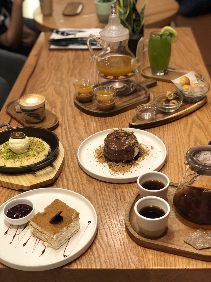 <a href="/claycafesa/">CLAY</a> 
مساء الخير 🧡
كلاي كافيه
احدث كافيهات الرياض
في (الواجهة)
يقدمون قهوة مختصة ومخبوزات منوعة وعصائر 
جلسات داخلية وخارجية موقع جميل 

وعندهم عرض رمضاني👍🏻
القهوة السعودية مع كنافة الايسكريم واللقيمات وتمر فقط ب ٥٠ ريال يوميًا
  من ٥ م الى ٣ ص

الموقع وصور اخرى 
👇🏻