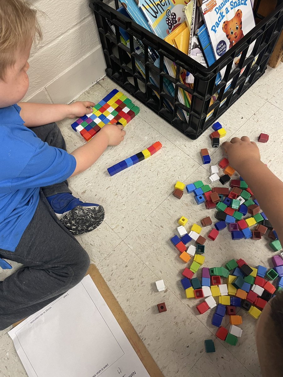 ameliahevans's tweet photo. Loved this #FilltheBox activity from Mrs. Risden in 1st grade! Counting collections focused on making 10s. Super impressed by the students ability to think through tough questions being asked. #perseverance #readysetforwardmcss @NHESPK6 @MadCoSchools https://t.co/EvvRvDqnpR