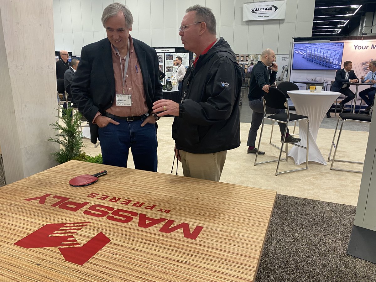 Mass timber is at the cutting edge of new building design and architecture. There are all kinds of new applications on display here at the <a href="/MassTimberConf/">#MassTimberConference</a>. <a href="/RonWyden/">Ron Wyden</a> and I secured funds to train more engineers to use mass timber. Great for Oregon jobs and the environment!