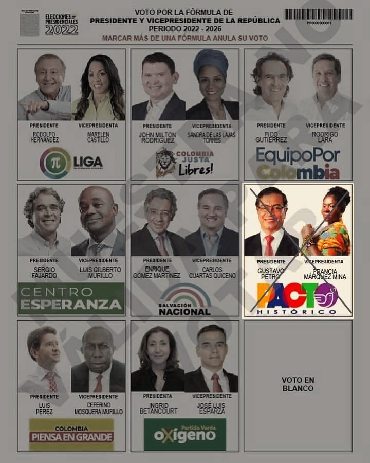 ColombiaHumana_'s tweet photo. Están tan asustados que tratan de enlodar a @petrogustavo como sea. Colombia se para firme y les manda a decir que #ConPetroHastaElFinal https://t.co/1lv5euD9Xv
