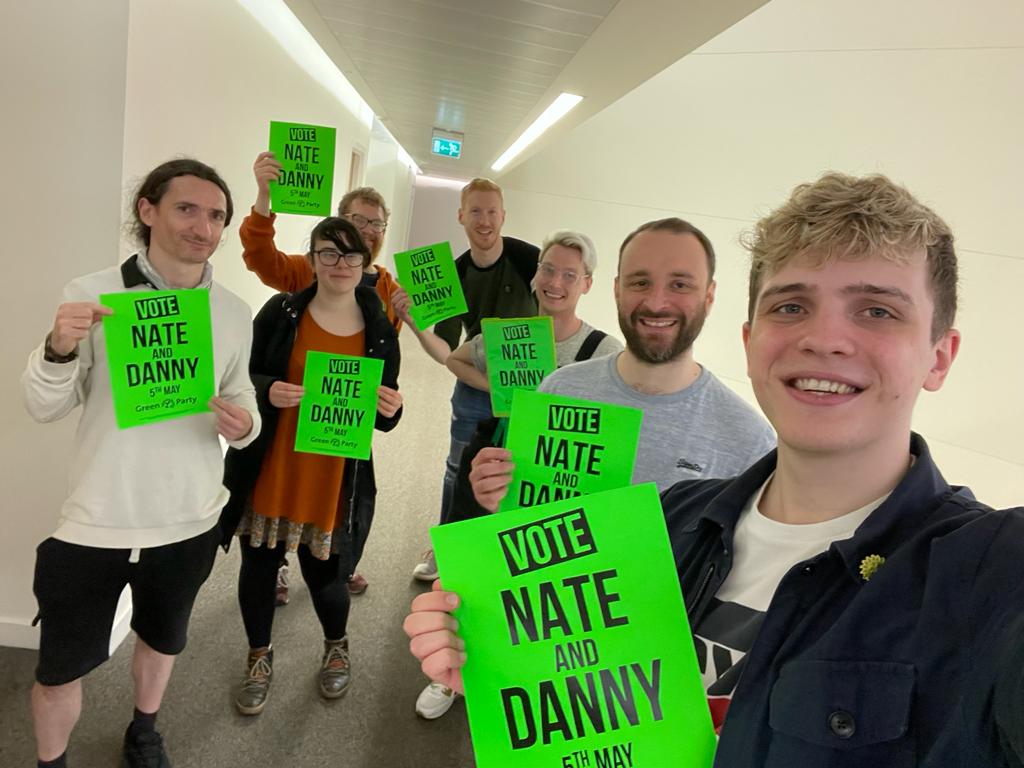 Wonderful evening with a group of us speaking to local residents in #StratfordOlympicPark #Newham for <a href="/Dannny_K/">Cllr Danny Keeling 🌱</a> &amp; <a href="/natehiggins/">Nate Higgins</a>
Lots more window posters given out, people approaching us on street to say they are voting for us, asking for posters. Very positive responses 💚💚💚💚💚