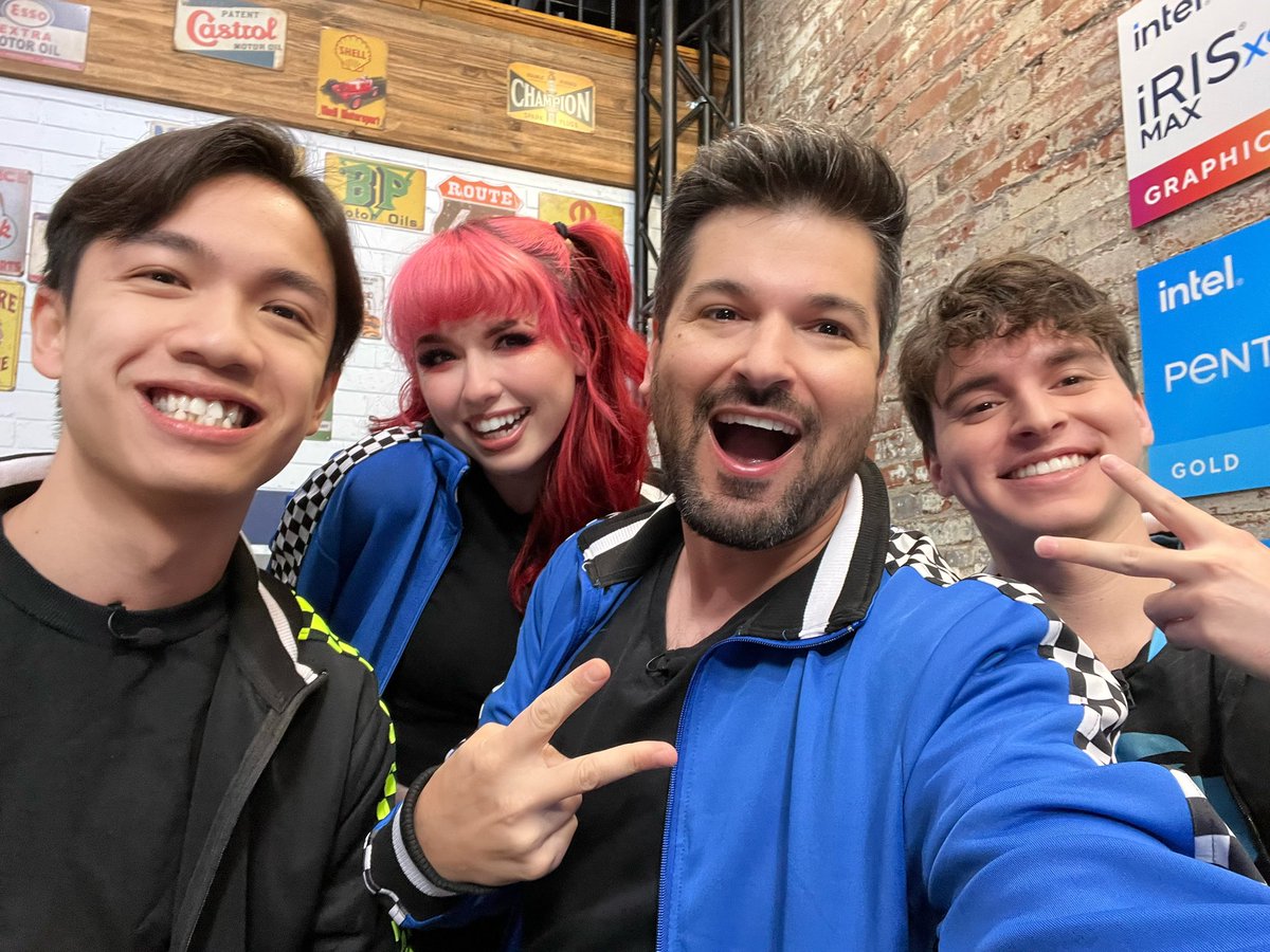 acarboni's tweet image. IT IS TIME FOR US TO DOMINATE. @notsaige and I are going live on @CrownChannel at 3 PM to show these pro #LeagueofLegends players our unbelievable natural skill on some new @IntelGaming #12Gen chips. #CrownPitCrew #IntelAmbassador #GoodAtEsports #help