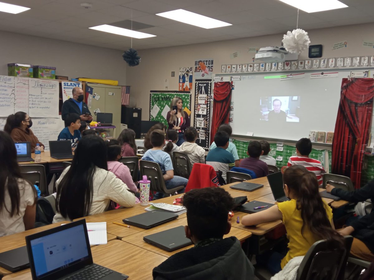 csg1992's tweet photo. It all started with “The Circuit”; my kids got so hooked on his story that we had to continue reading Francisco Jimenez’s books. Today we had the pleasure of talking to him &amp; listening to his wonderful inspirational advice. #author #readingrocks @HamblenElem https://t.co/VlZKMdVjRA