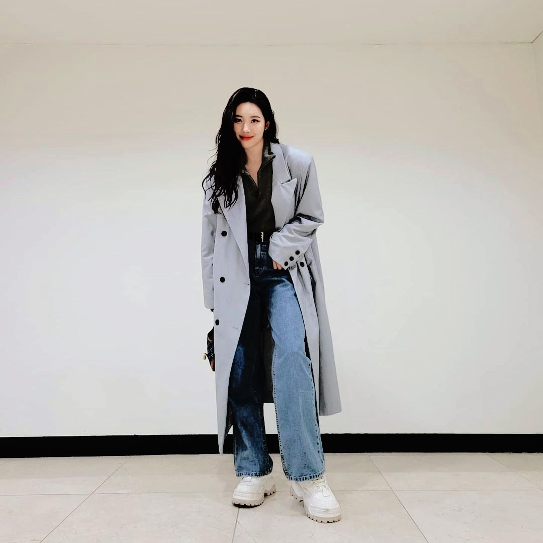 𝚄𝙼𝙸—ℬlog ♡★

Últimamente me cuesta mucho despegarme de mi cama por el frío. Esta vez, le gané al otoño y me vine al #𝒢irls𝐷ay厌𝐃ebut ₍ᐢ.  ̫.ᐢ₎ para bailar como se debe. ¡Les deseo suerte hoy! 

 ☆ ˖ ࣪ — Ꮩ𝚒𝚛𝚐𝚘 ℬ𝚊𝚋𝚢