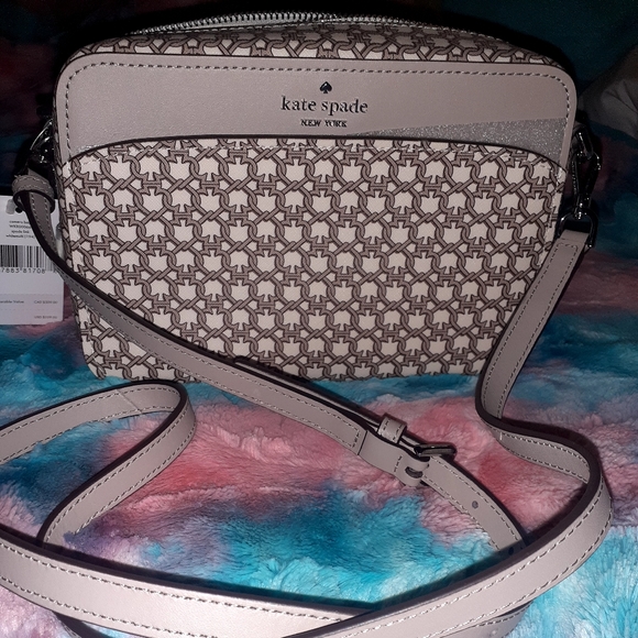 PillowTalkConfi's tweet photo. So good I had to share! Check out all the items I'm loving on @Poshmarkapp #poshmark #fashion #style #shopmycloset #katespade #ericjavits #etienneaigner: https://t.co/P4gKh0XJfN https://t.co/FSlSh2jIHe