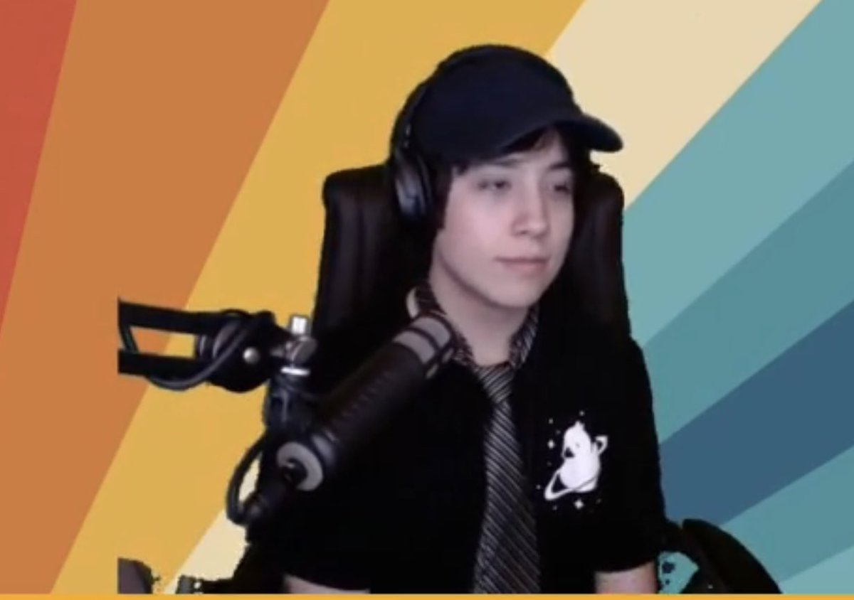 P4LMTREEDELIGHT's tweet photo. quackity’s face every time 
minx is on camera https://t.co/MHgGGyaS0U