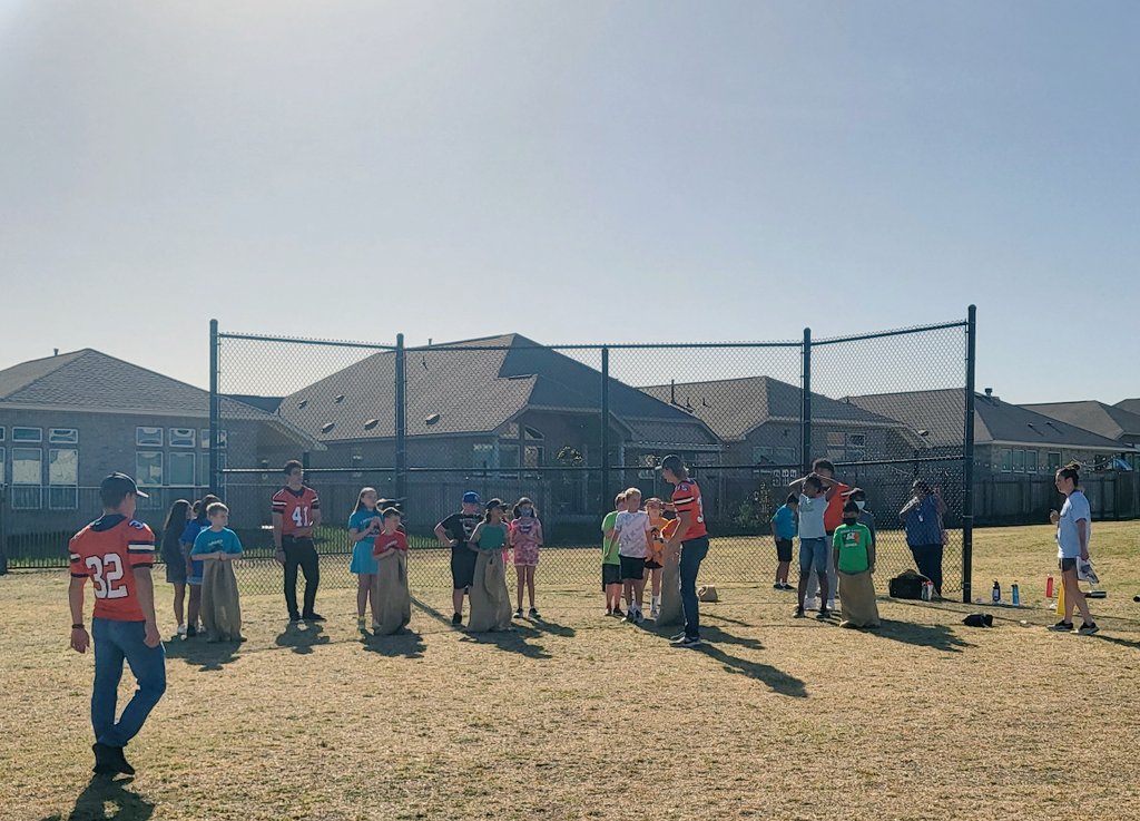 EriCruzLISD's tweet photo. @JimPlain had an amazing Field Day full of sunshine and joy! Thank you to our coaches for a wonderful event. #PlainPride https://t.co/CmMHdqgW2X