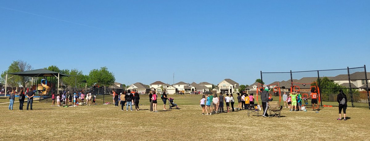 EriCruzLISD's tweet photo. @JimPlain had an amazing Field Day full of sunshine and joy! Thank you to our coaches for a wonderful event. #PlainPride https://t.co/CmMHdqgW2X