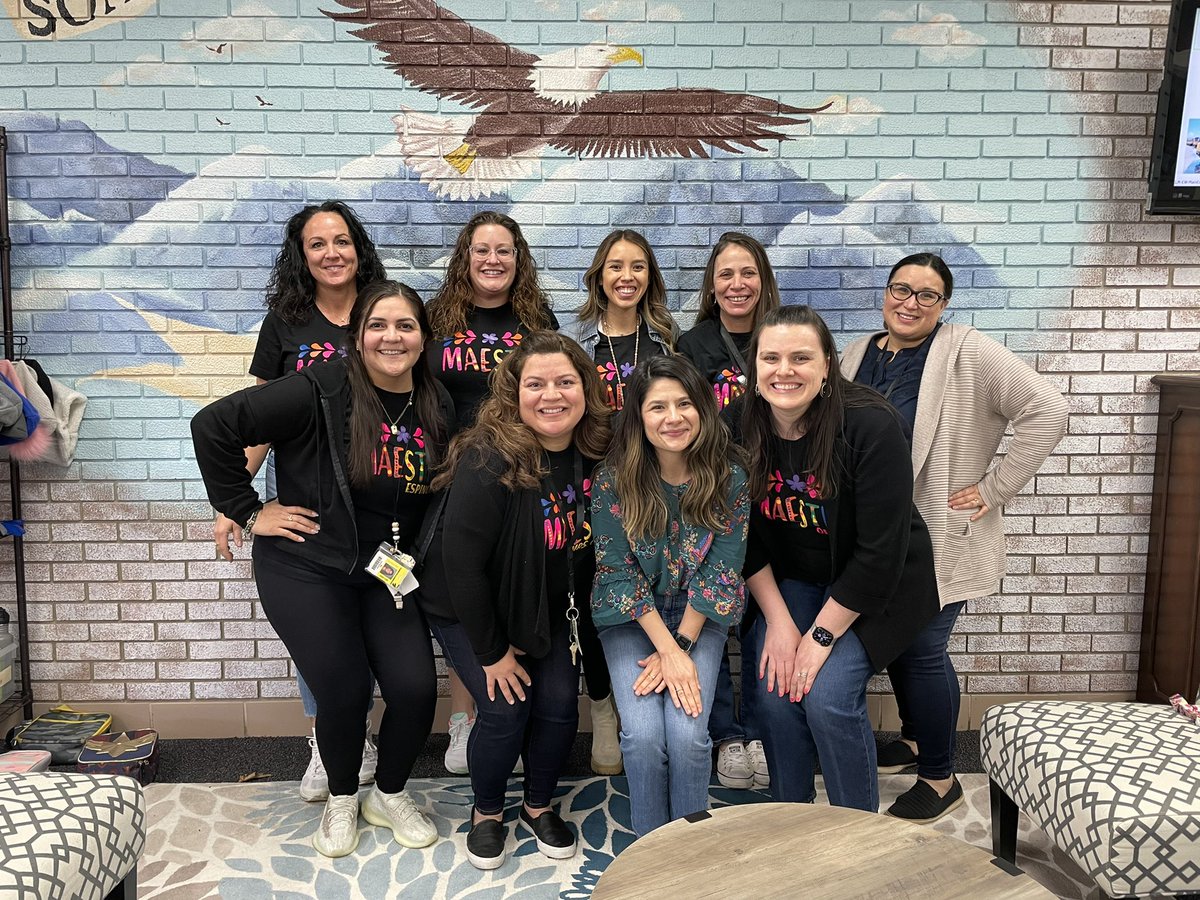¡Equipo Dual en Elmwood…lo mejor! #Maestra #BeBold203