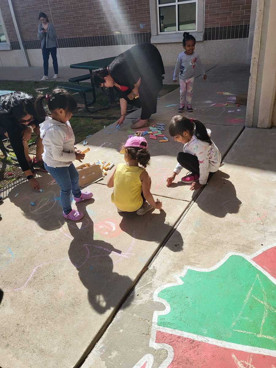EriCruzLISD's tweet photo. ECE Field Day was a blast! We loved seeing our smallest learners engaging in outdoor play and exploration! @JPE_ELE   #PlainPride https://t.co/ET8Wg8eWjl