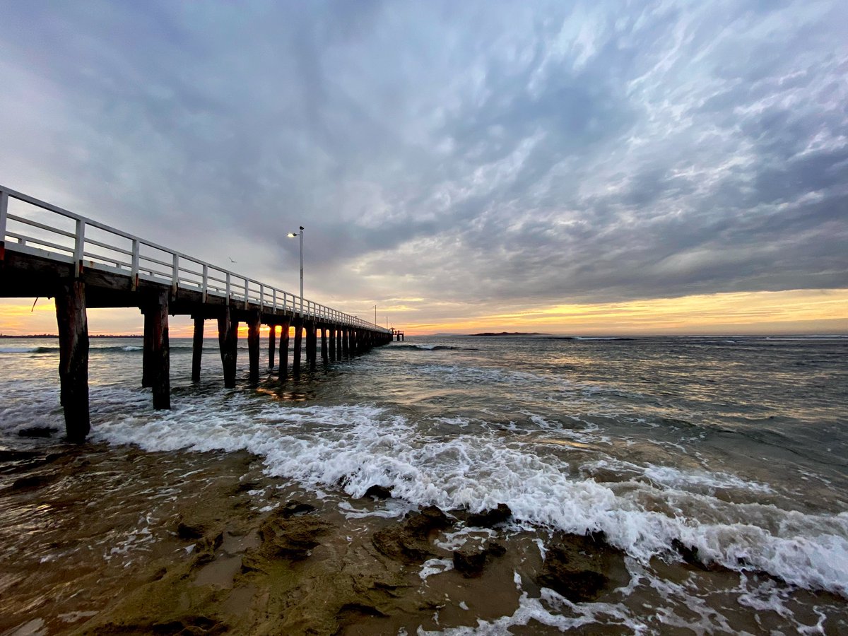 Piering into the dawn 😁
#Coast #wathaurongcountry #pointlonsdale