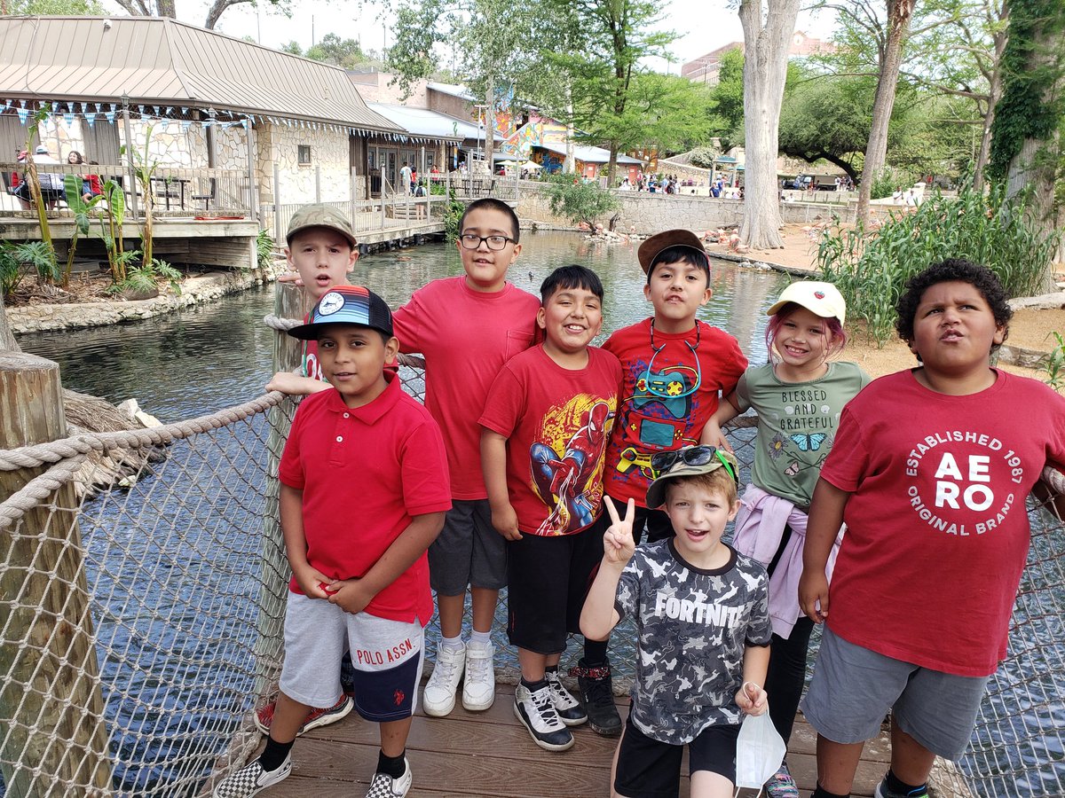 mrs_pompaclass's tweet photo. We enjoyed our field trip today where we discussed different ecosystems, food chains, continents, and so much more! 
🦁🐒🦓🐘🦏🐍🦎🐟🦆🦩🦛 #pvlionpride #Pompa3rdgrade https://t.co/m4SqOwyCrs