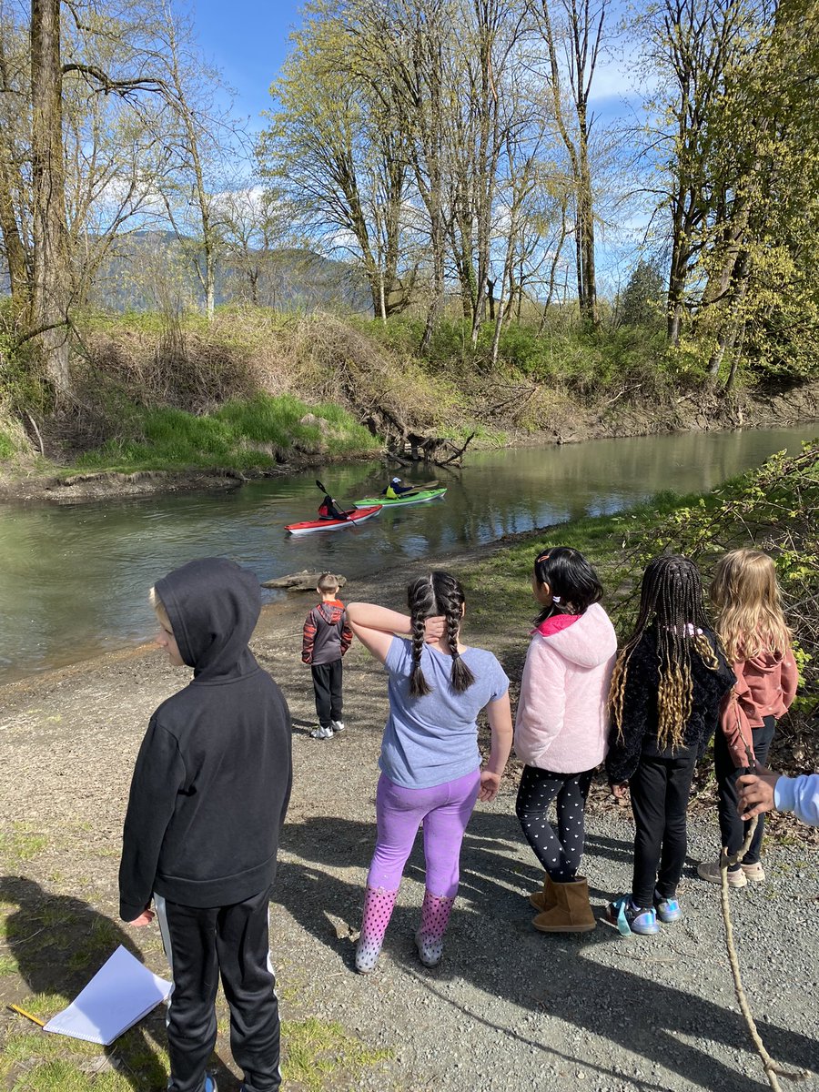 MontesConnects's tweet photo. Lovely day to go for a walk with our nature journal in our outdoor bags and observing nature with @MsVPerera’s class. #outdoored #grade2 #sd33learns https://t.co/o5mn3feVNa