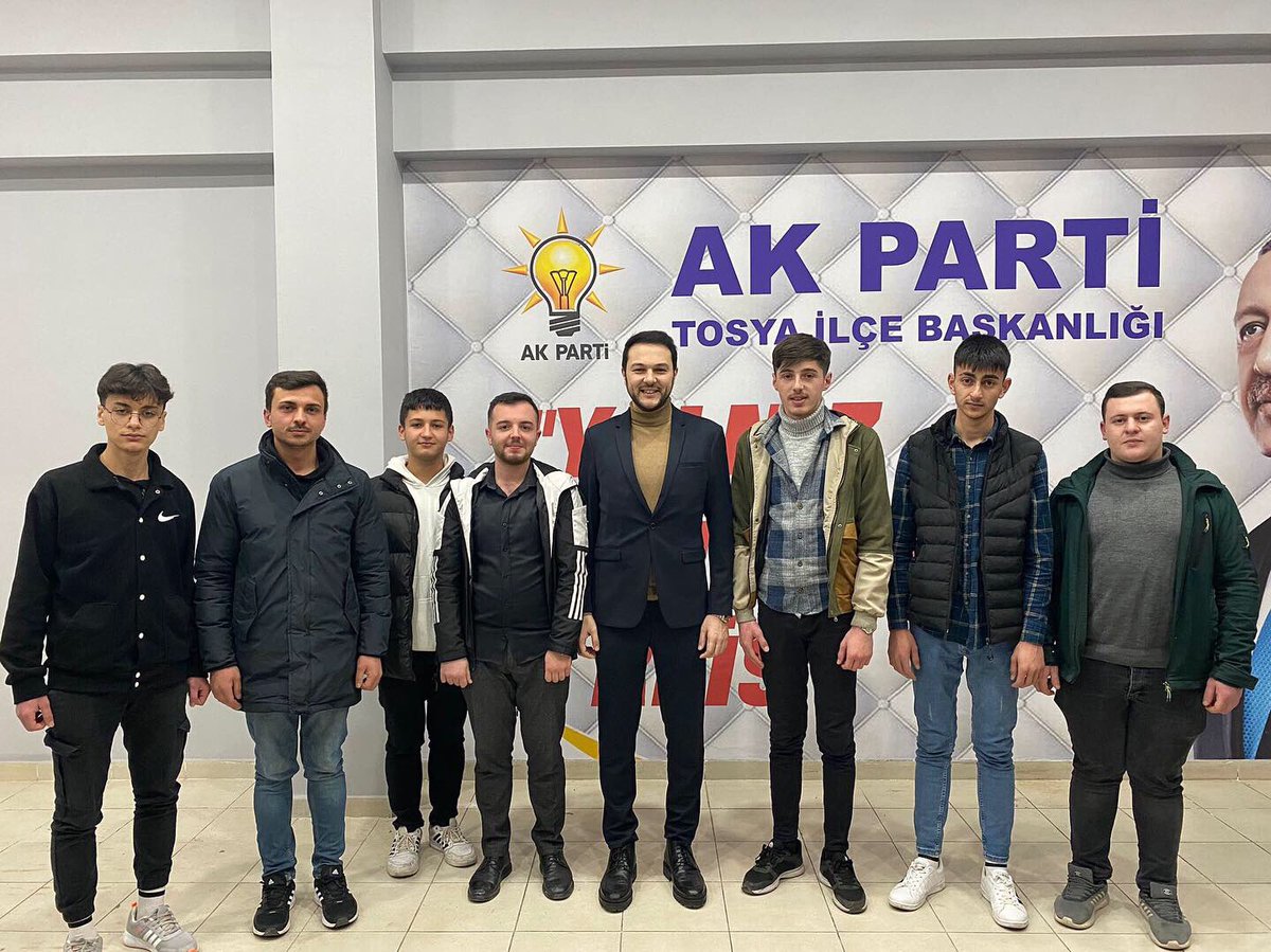 Genel Merkez MKYK Üyemiz Sn.Efe DEMİRHAN, İl Gençlik Kolları Başkanımız Sn.Oğuzhan SAYIKOĞLU, Yeni seçmen Birimimiz ve Yönetim kurulu üyelerimiz ile birlikte Tosya İlçemizdeyiz...
Tosya Gençliği 2023’e HAZIR 💯