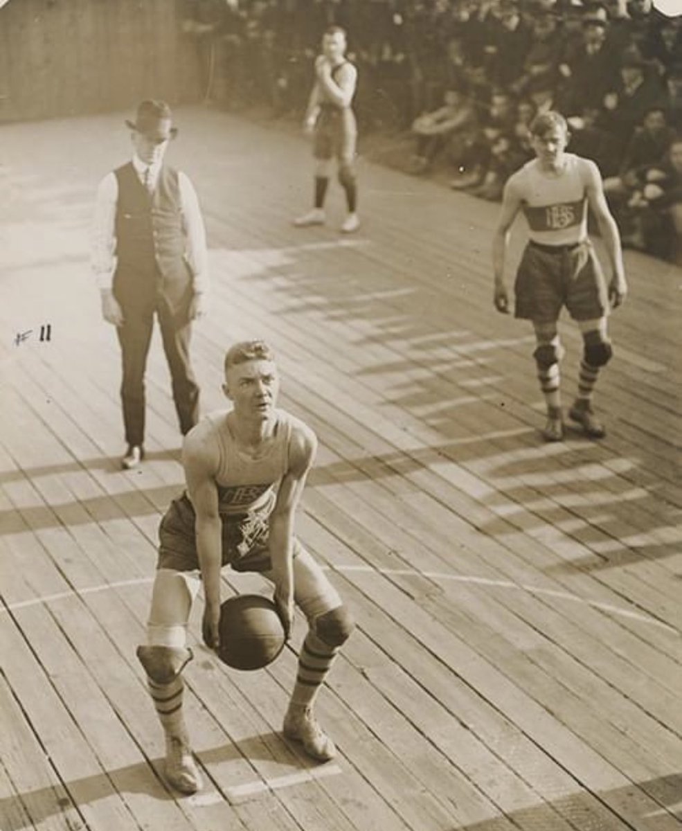 mevvybear's tweet photo. I can’t believe this was basketball at one point in time https://t.co/ArHSAiuZdF