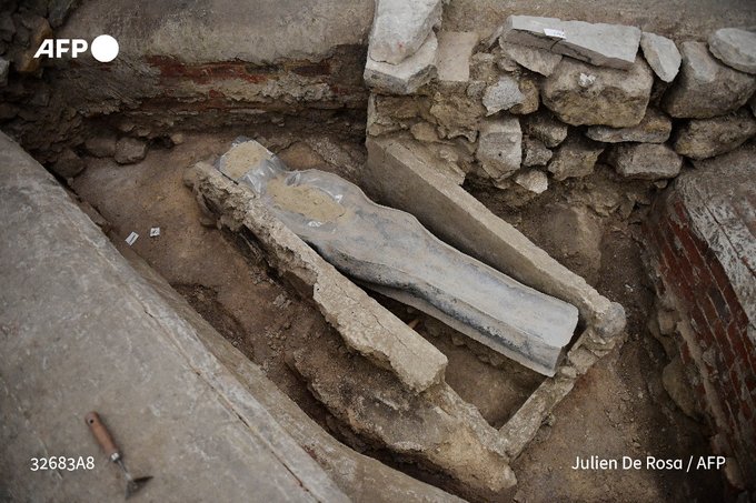 Mystery sarcophagus found in Notre-Dame will soon be opened FQVfEFhXoAMLexM?format=jpg&name=small