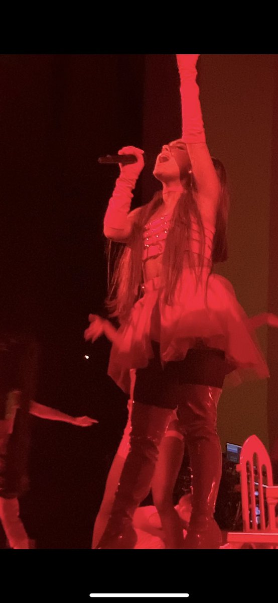 arianasaIvator's tweet photo. SWT Jacksonville - Dec. 1, 2019
i also got engaged following the concert to the loml🤍 https://t.co/0dVRSh40ML
