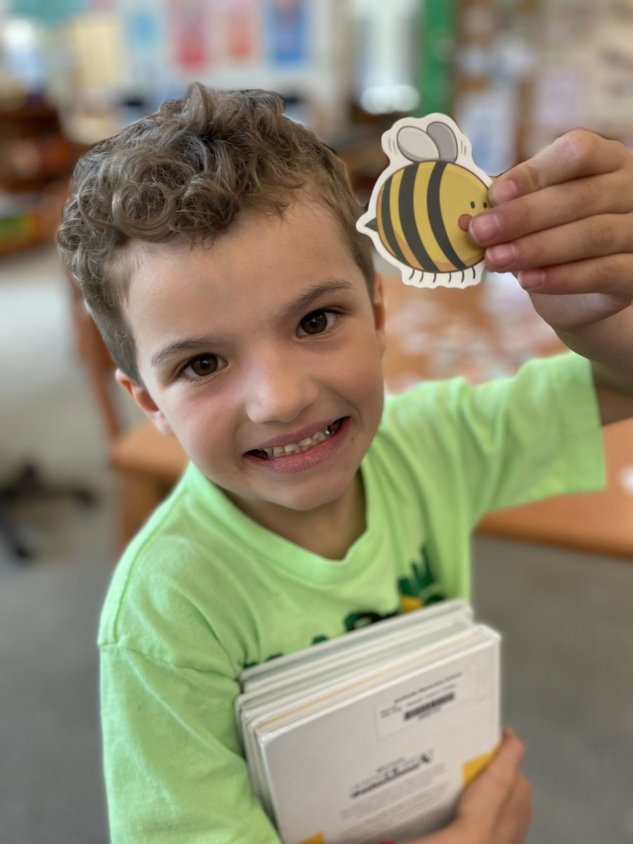 NESlibrary's tweet photo. We continue to soak up the smiles #GetStuckOnLibraries #StickWithYourLibrary @NESlibrary @NorthsideES https://t.co/pzzCc38bHO