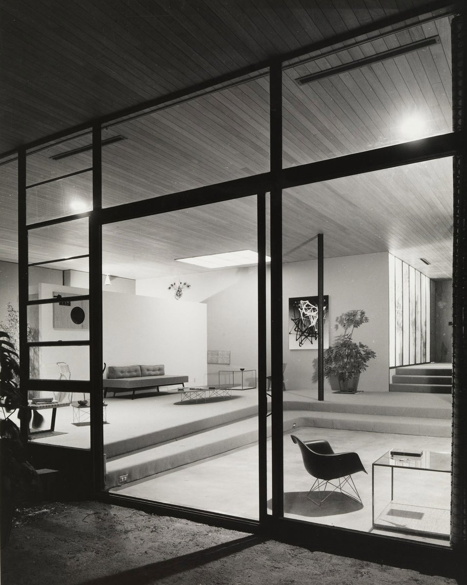 bgdesign's tweet image. #CaseStudyHouse #9. Photo #JuliusShulman #midcentrymodern #architecture #postwar #charlesandrayeames